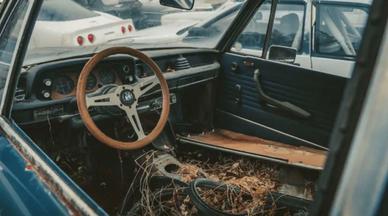 Cimitero delle auto da corsa e da strada del Giappone