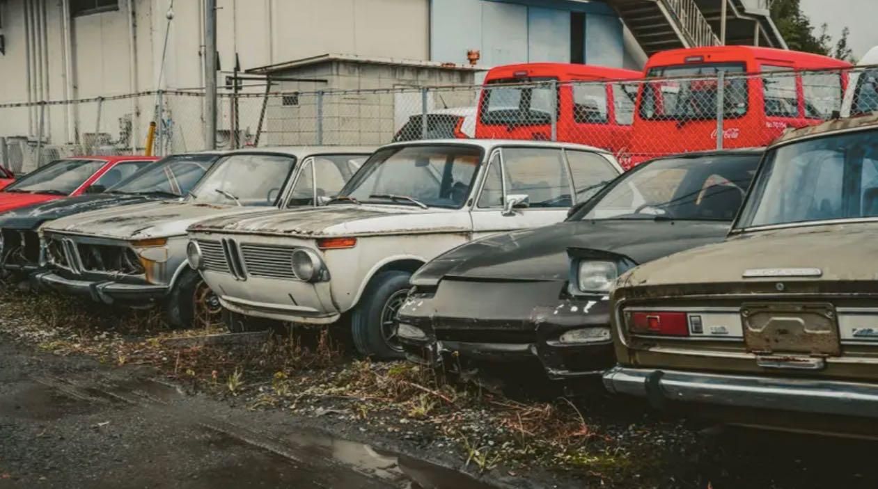 Cimitero delle auto da corsa e da strada del Giappone