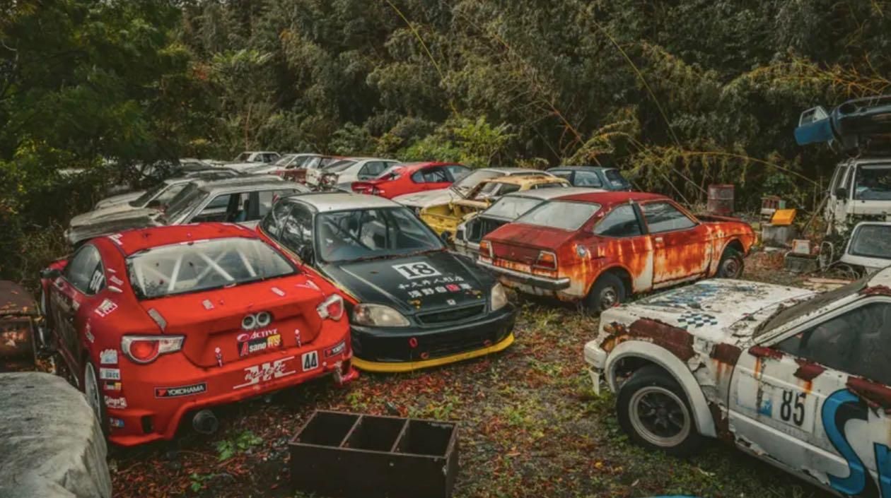 Cimitero delle auto da corsa e da strada del Giappone