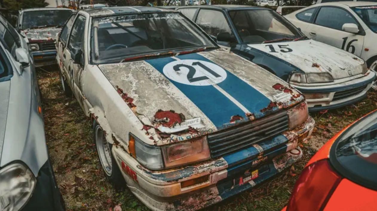 Cimitero delle auto da corsa e da strada del Giappone