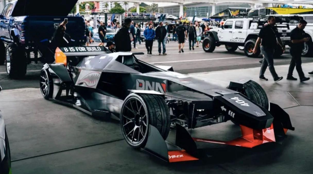 SEMA 2022 "cyber kart" di "B is for build"