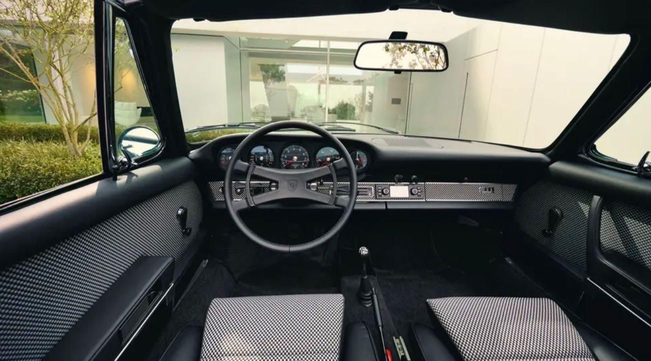 Porsche 911 S 2.4 Targa 1972 plancia