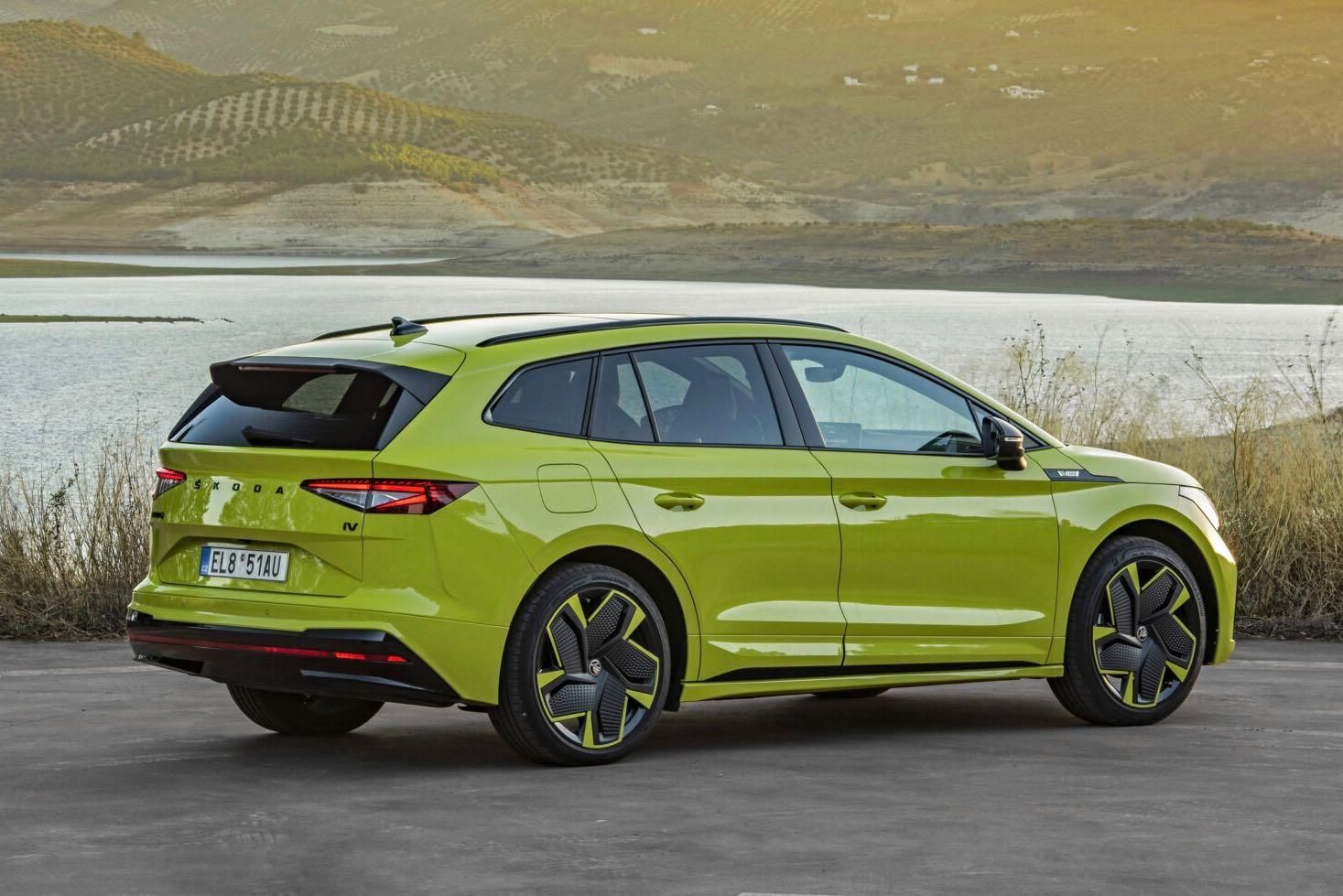 Skoda Enyaq RS iV statica tre quarti posteriore