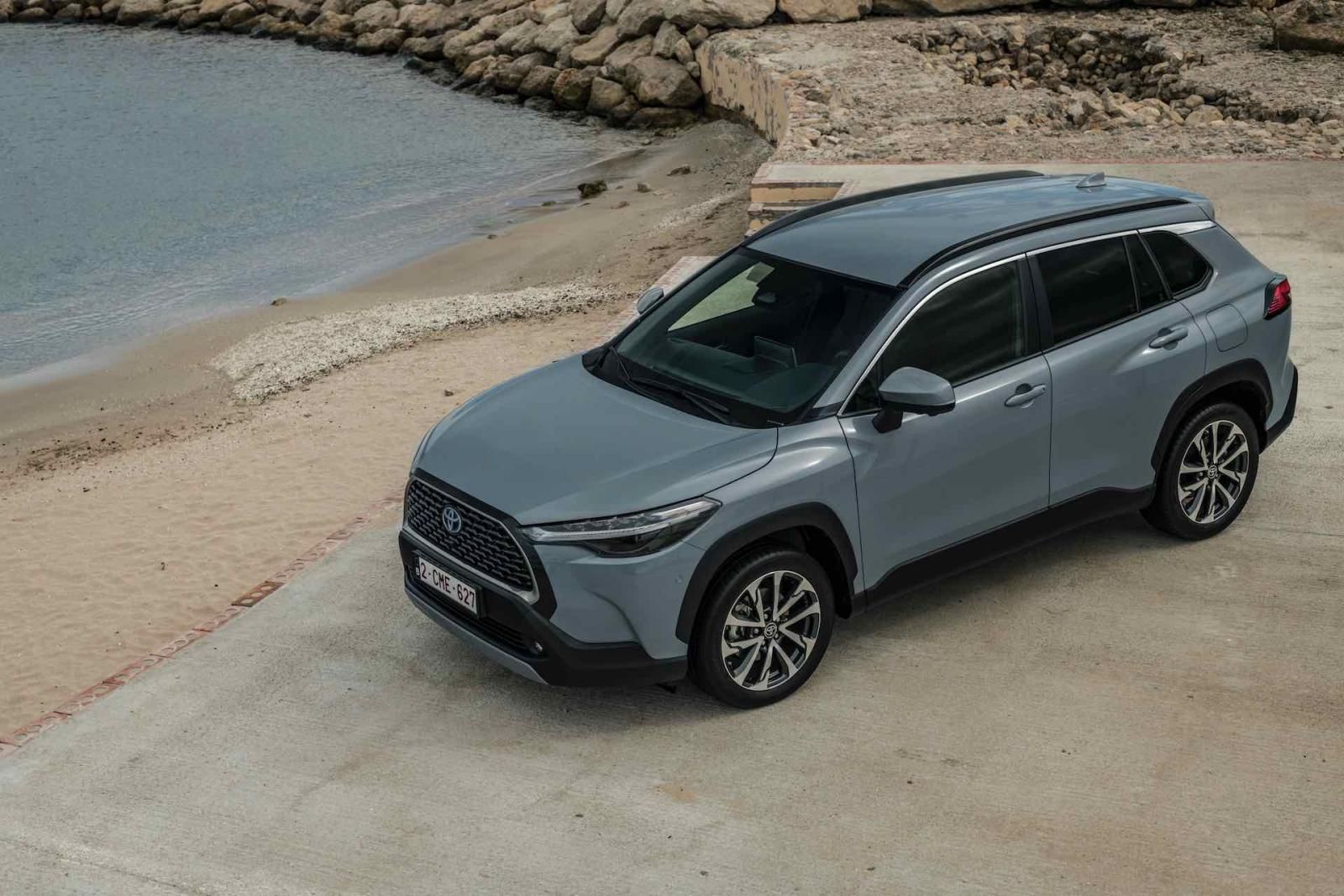 toyota_corolla_cross_hybrid - SUV vs Compatte