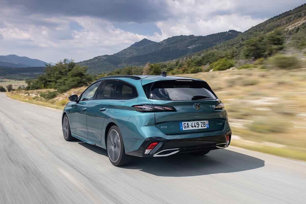 Peugeot 308 SW plug-in hybrid - dinamica tre quarti posteriore