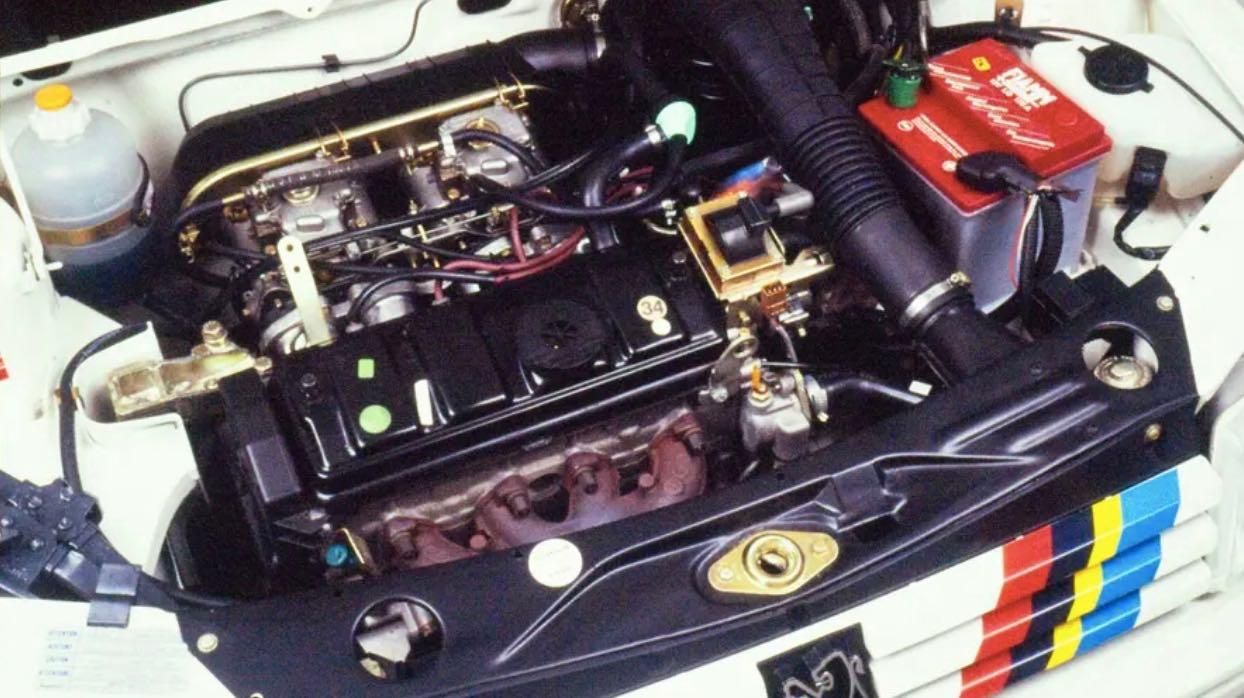 Peugeot 205 Rallye vano motore
