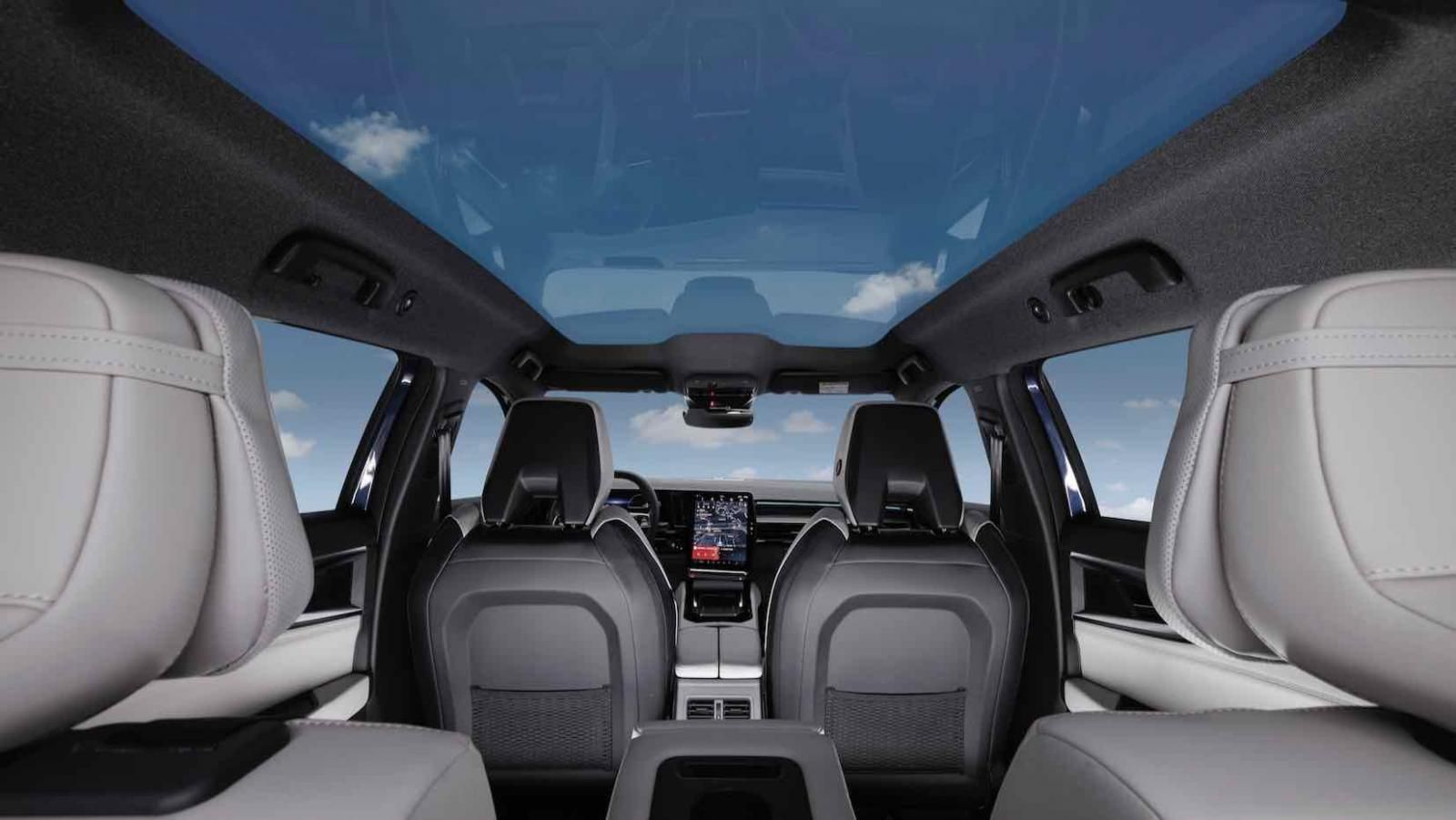 Renault Espace 2023, tetto in cristallo