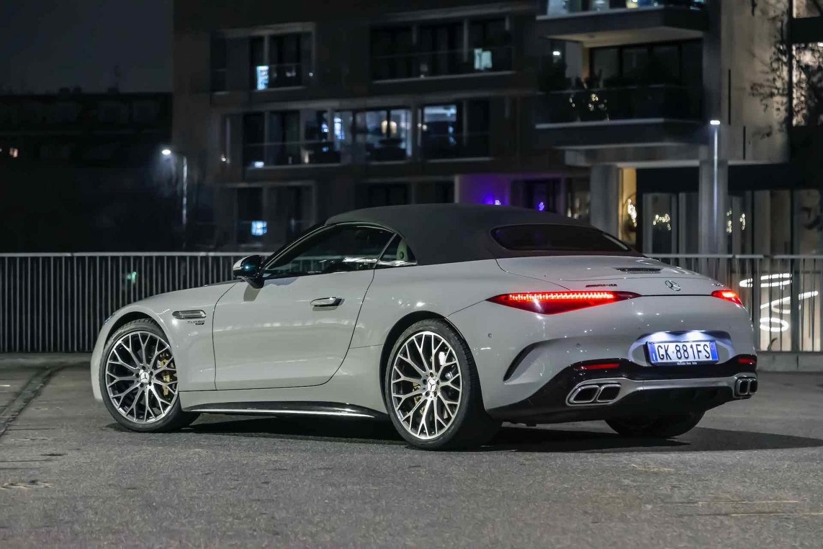 Mercedes SL63 AMG - tre quarti posteriore capote chiusa
