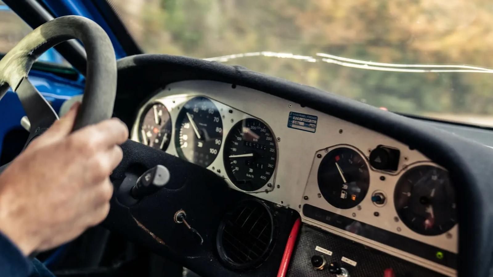 Bugatti EB110 Le Mans, plancia e comandi