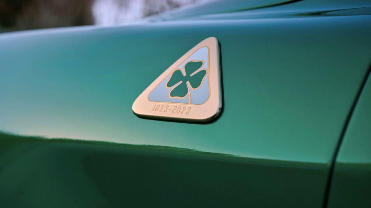 Alfa Romeo Nuova Giulia e Stelvio Quadrifoglio 100° Anniversario logo