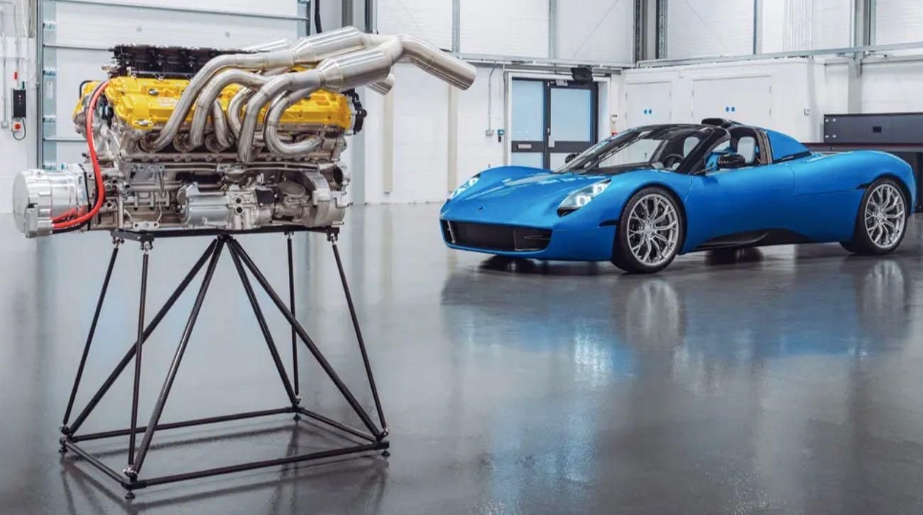 GMA T.33 Spider 2023 blu con motore