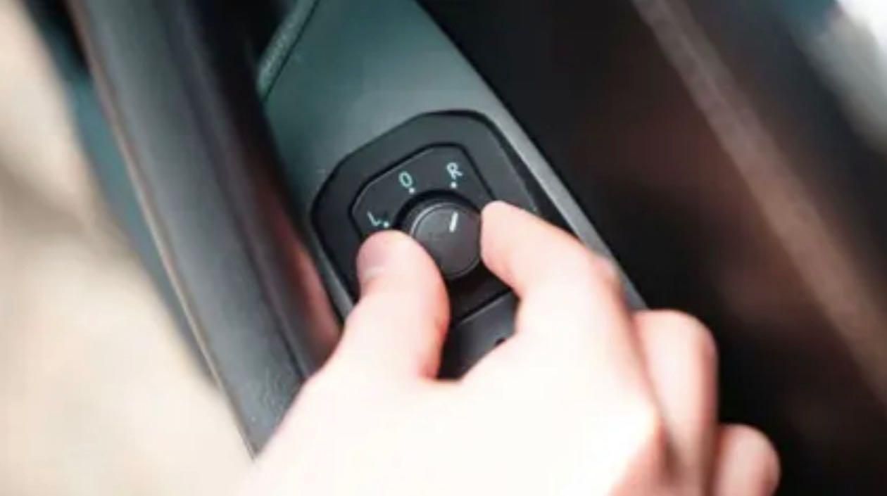 Comando regolazione specchietti retrovisori elettrici