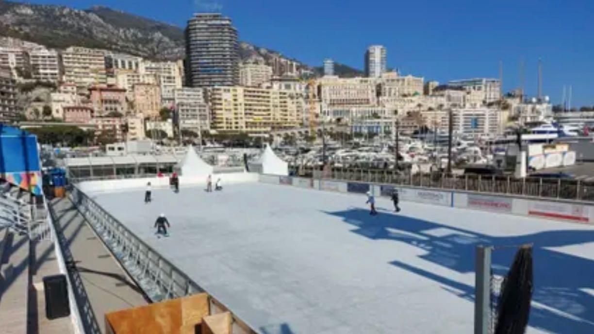 Pista pattinaggio sulla piscina di Monte Carlo