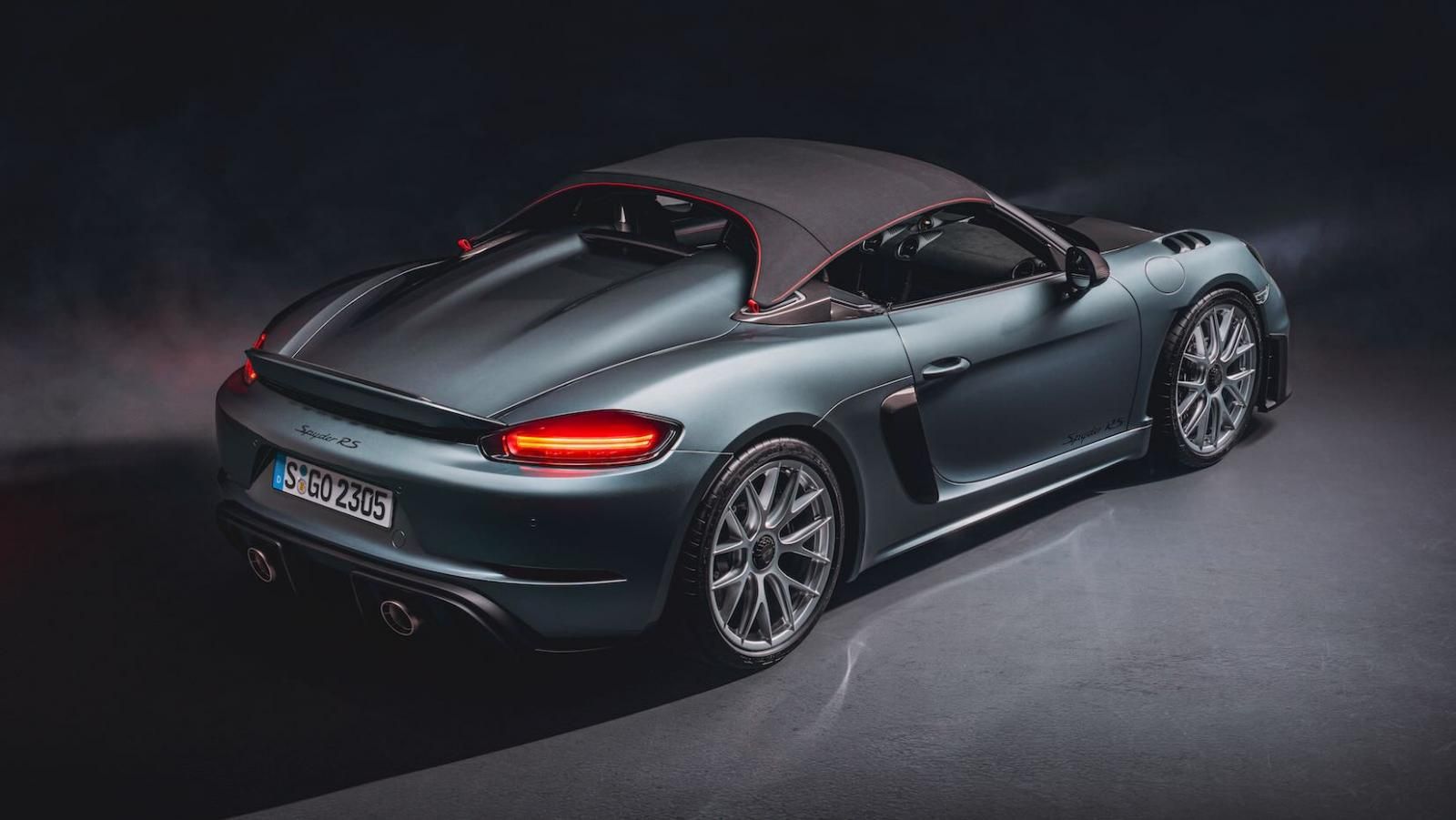 Porsche 718 Spyder RS bimini top