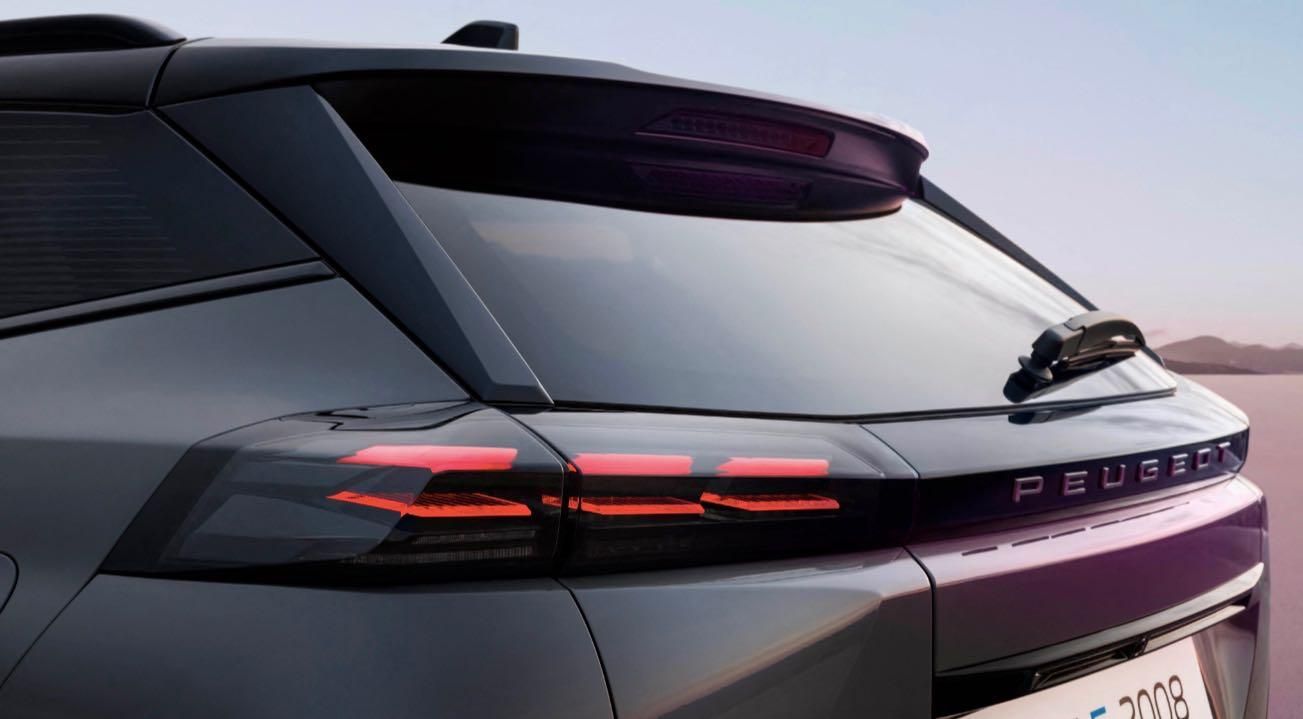 nuova Peugeot-e-2008 restyling 2023