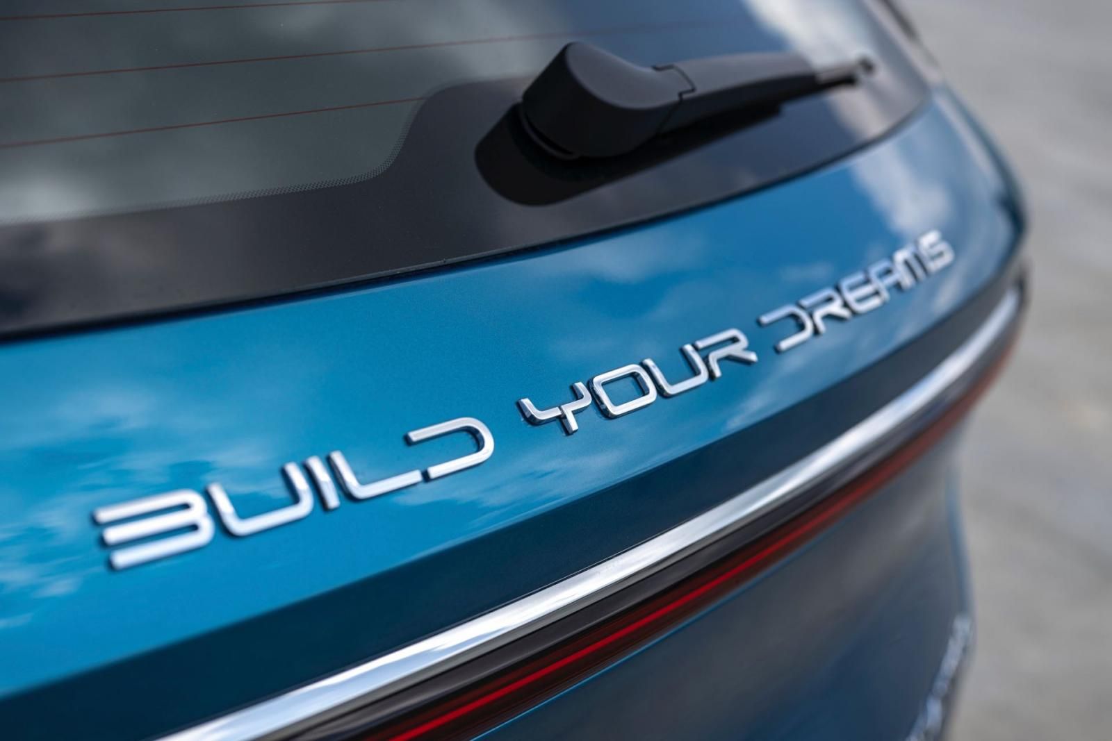 BYD Atto 3 blu logo posteriore