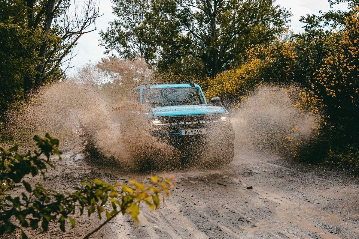 Ford Bronco 2.7 EcoBoost V6 interno pozza