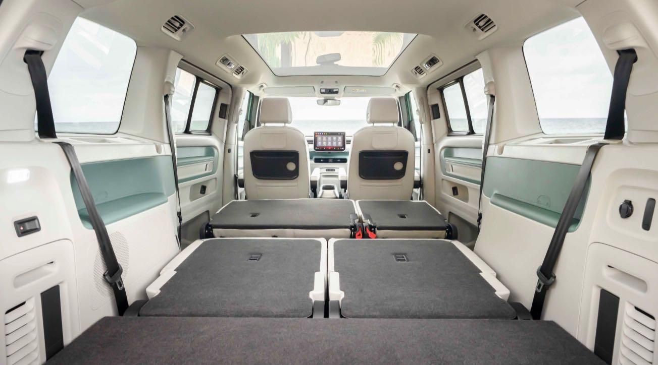 Volkswagen ID. Buzz passo lungo interno sedili abbattuti