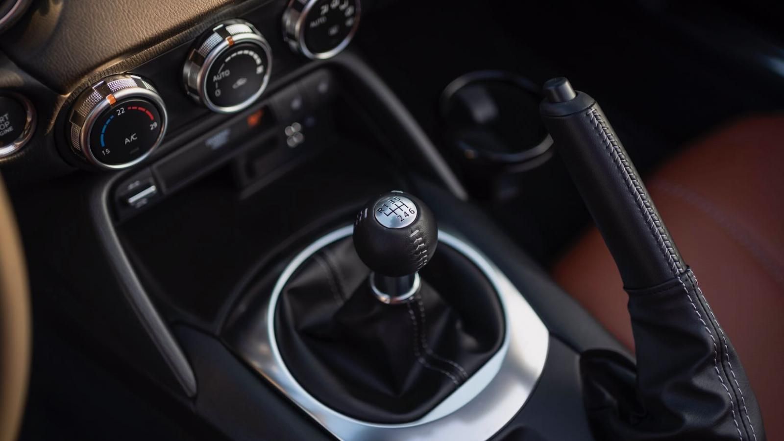 Mazda MX-5, cambio manuale