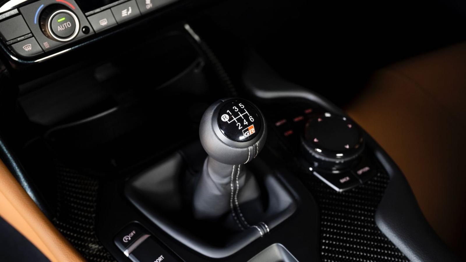Toyota Supra, cambio manuale