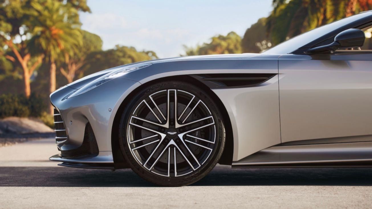 Aston Martin DB12 Volante