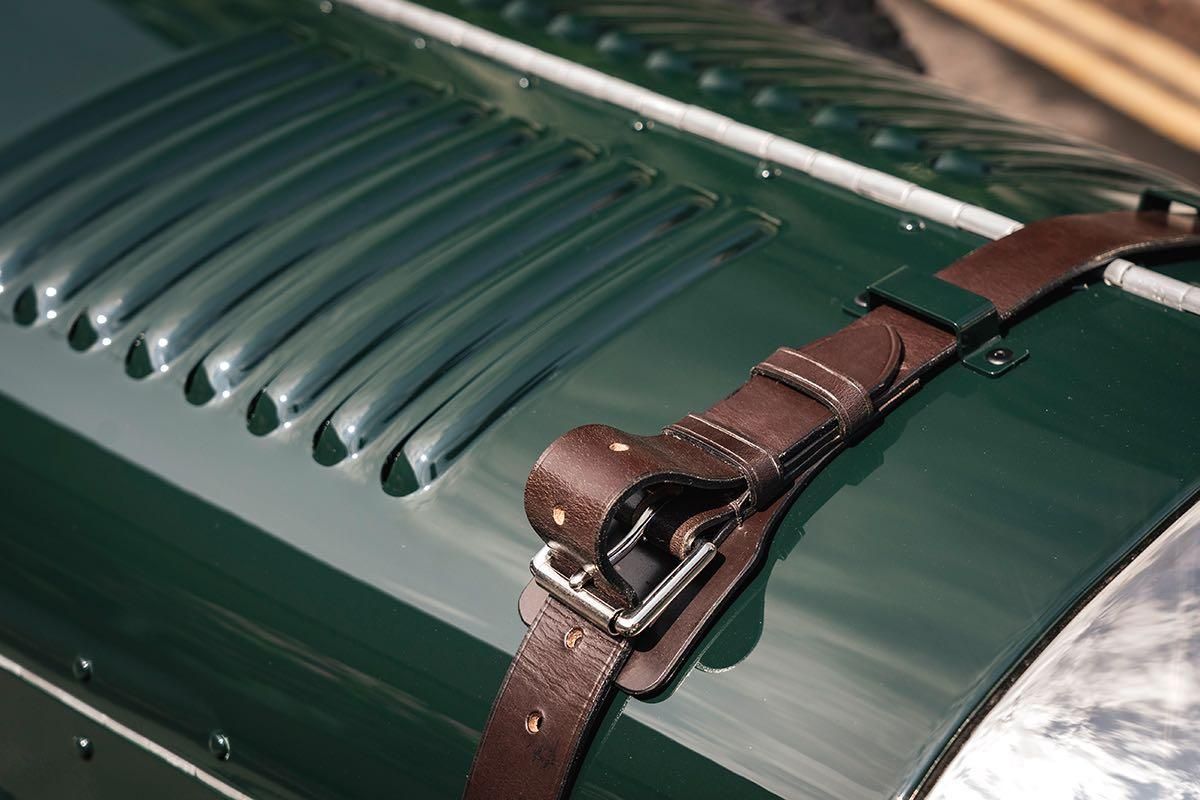 Bentley Blower Jnr cinghia sul cofano
