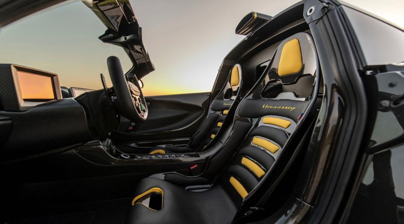 Hennessey Venom F5 Revolution Roadster abitacolo