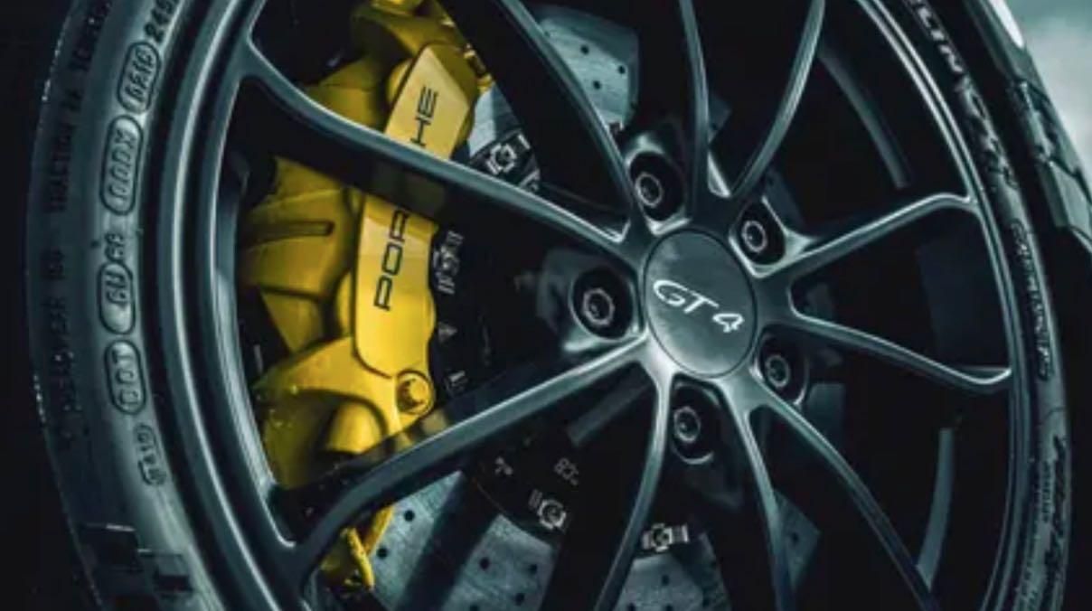 Cerchio Porsche con pinze gialle