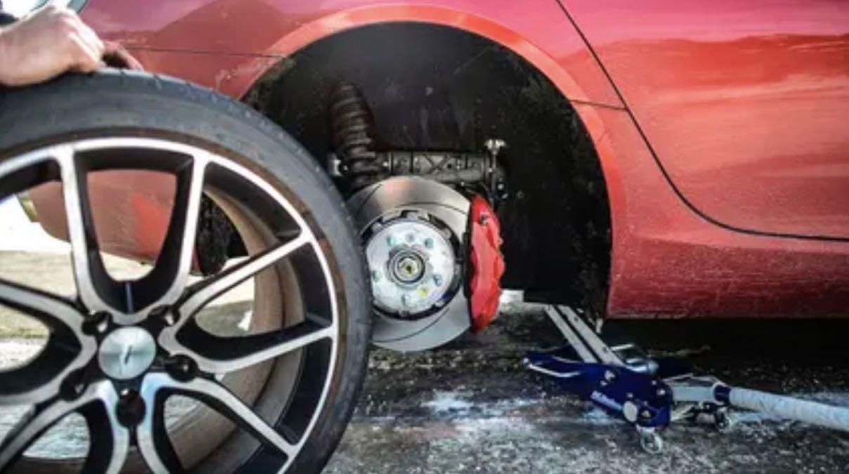 Gomma smontata con freno e mozzo a vista