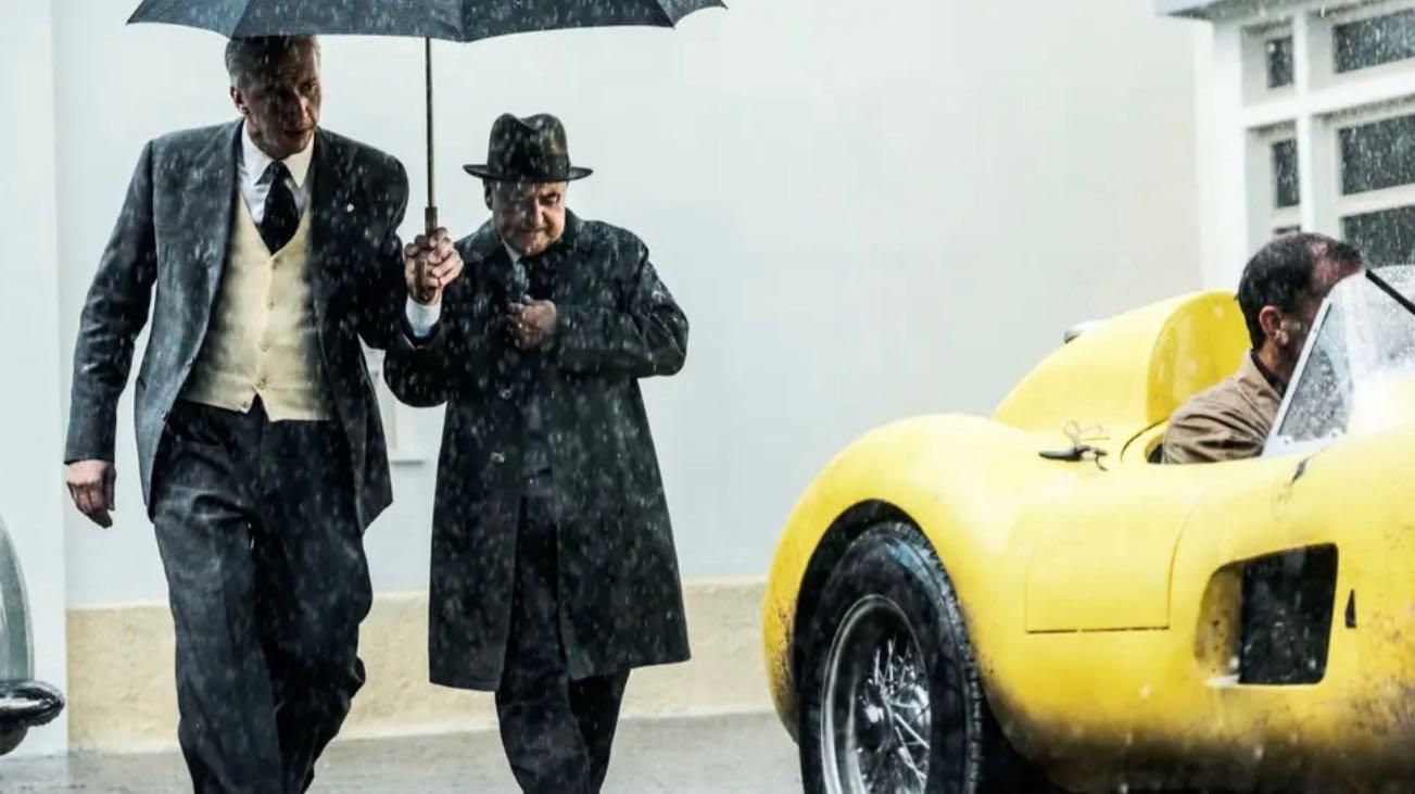 Fotogramma del film Ferrari di Michael-Mann