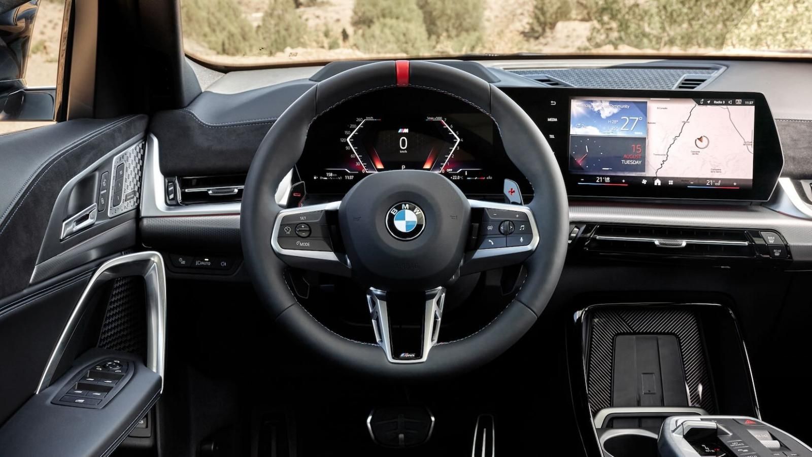 Nuova BMW X2 2024, posto guida e plancia