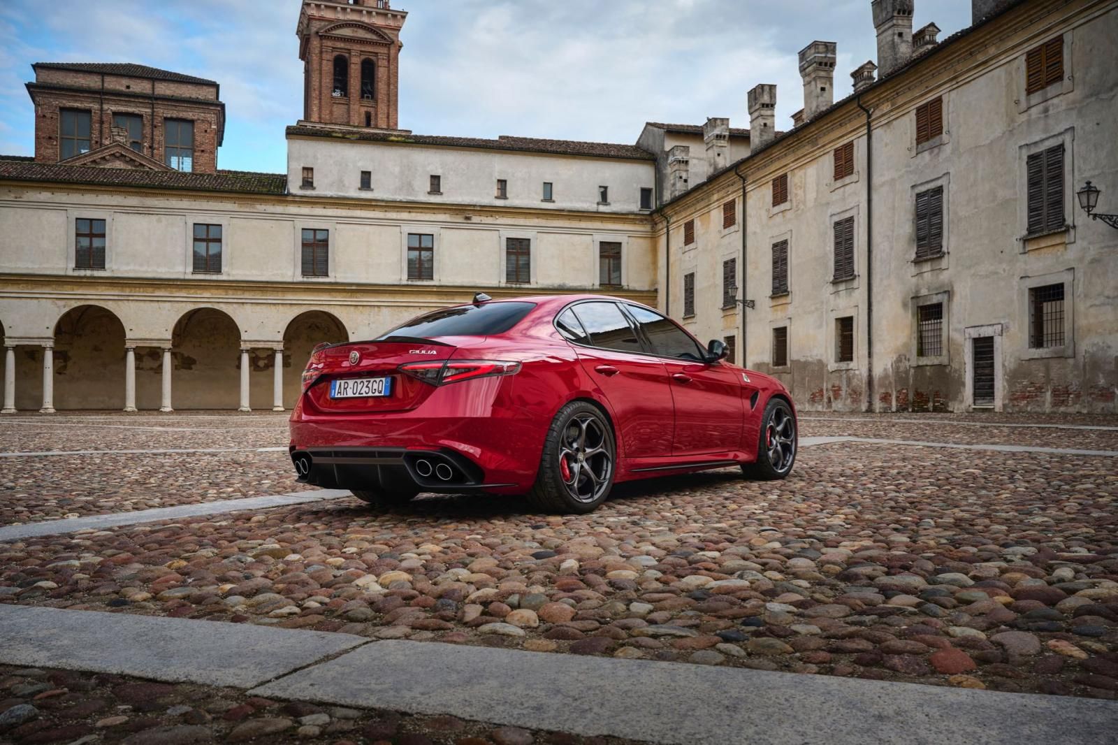 Alfa Romeo Giulia Quadrifoglio 2023-