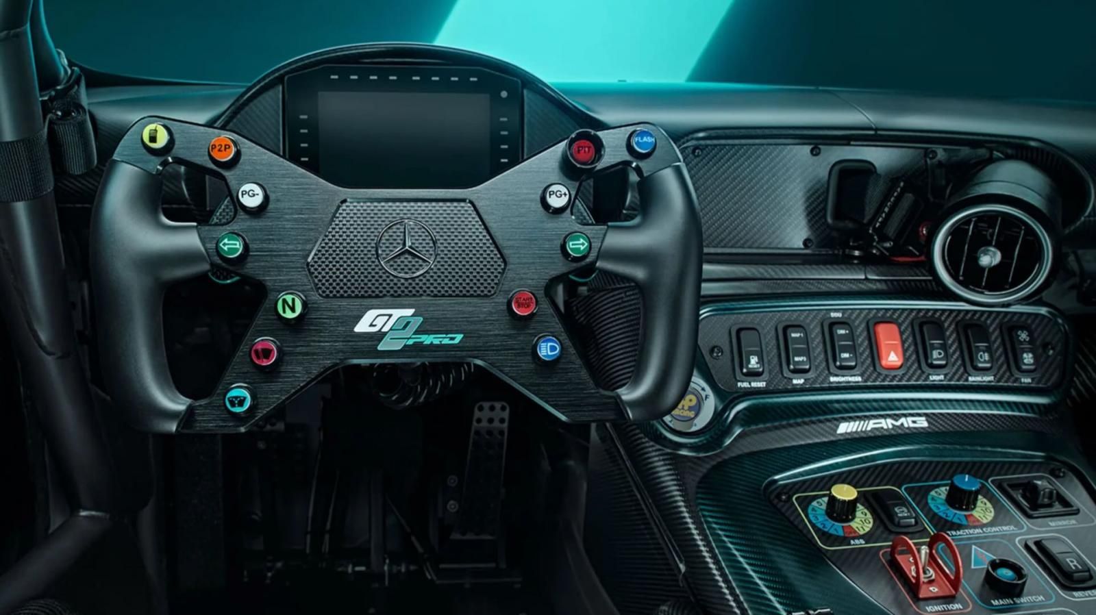 Mercedes AMG GT2 Pro plancia