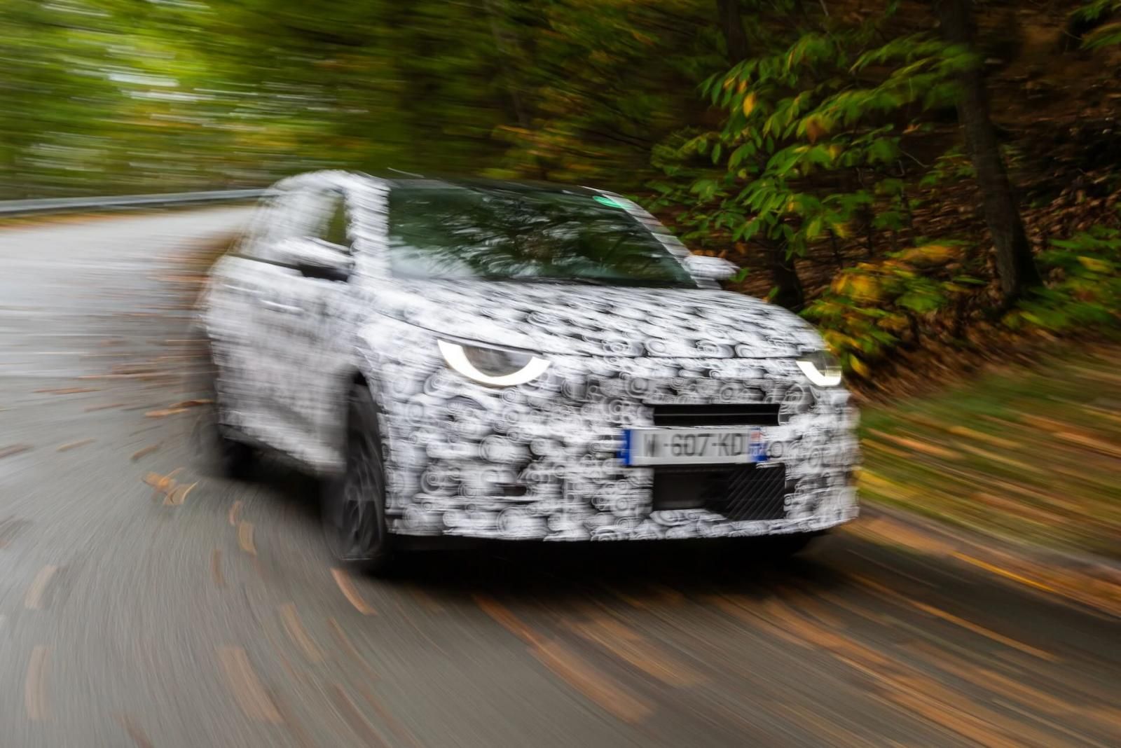 Abarth 600e camuffata