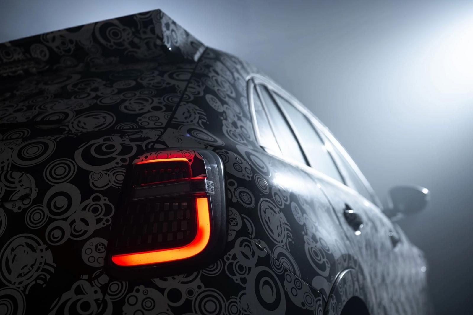 Abarth 600e camuffata faro posteriore