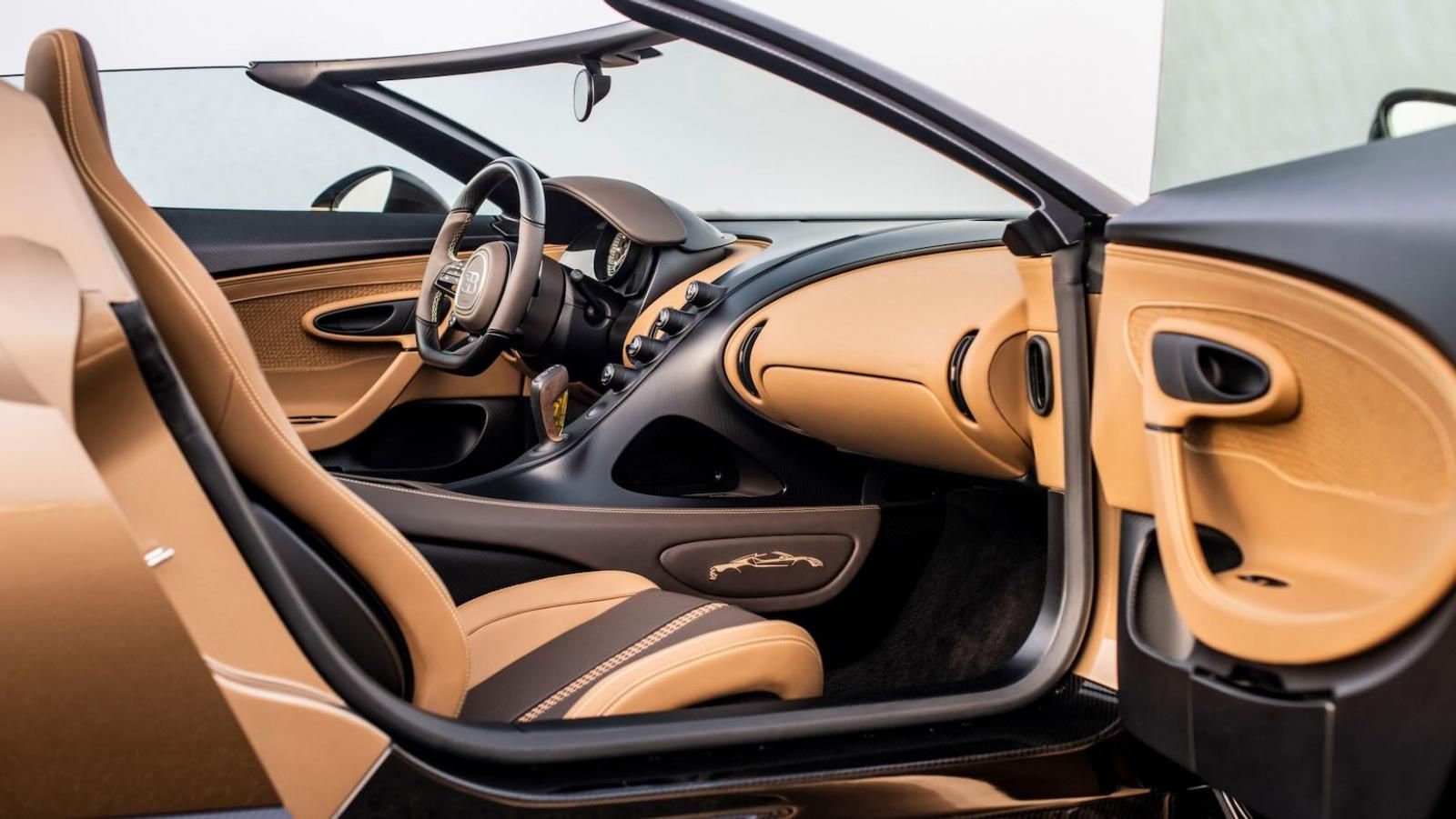 La nuova Bugatti W16 Mistral Roadster, gli interni