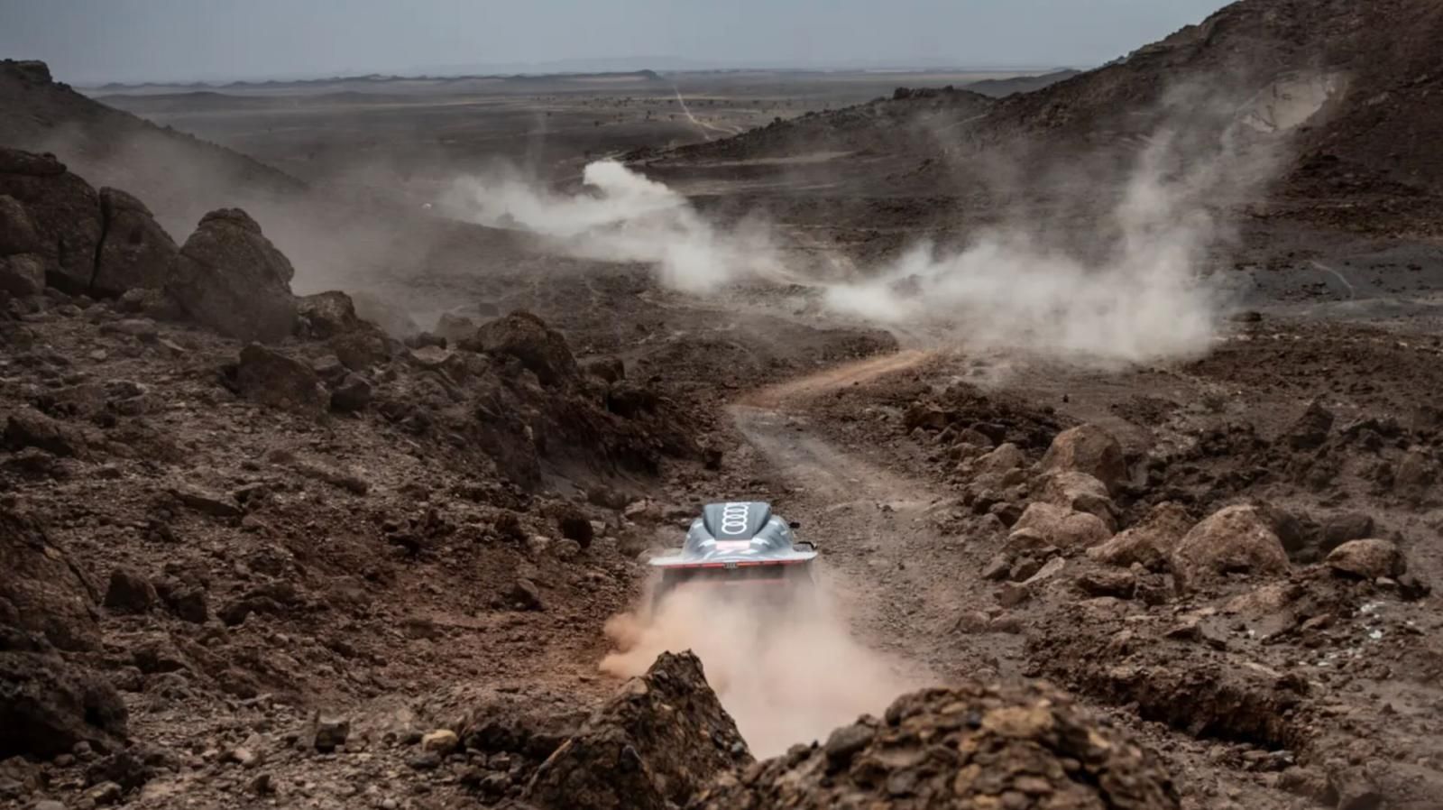 Auto nella polvere alla Dakar