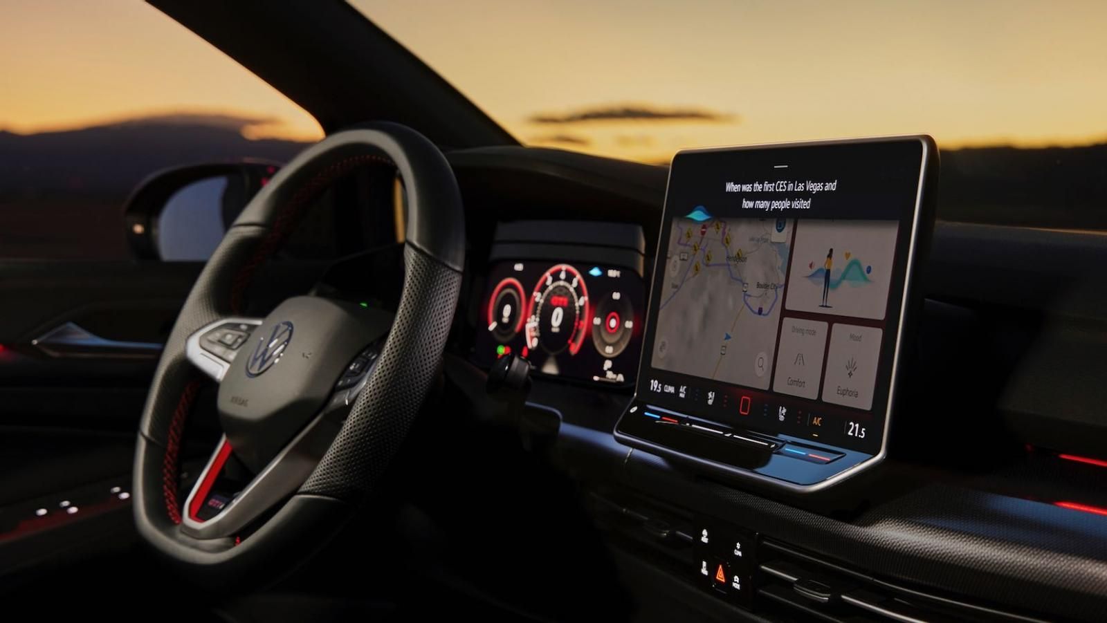 Volkswagen Golf GTI 2024, plancia e comandi