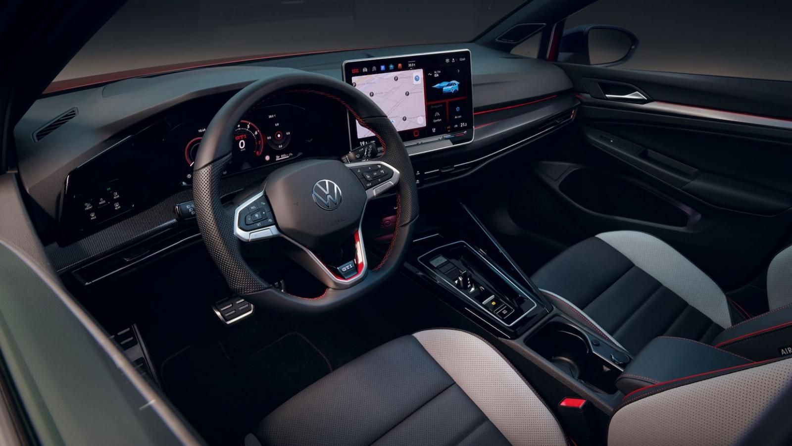 Volkswagen Golf GTI 2024. gli interni