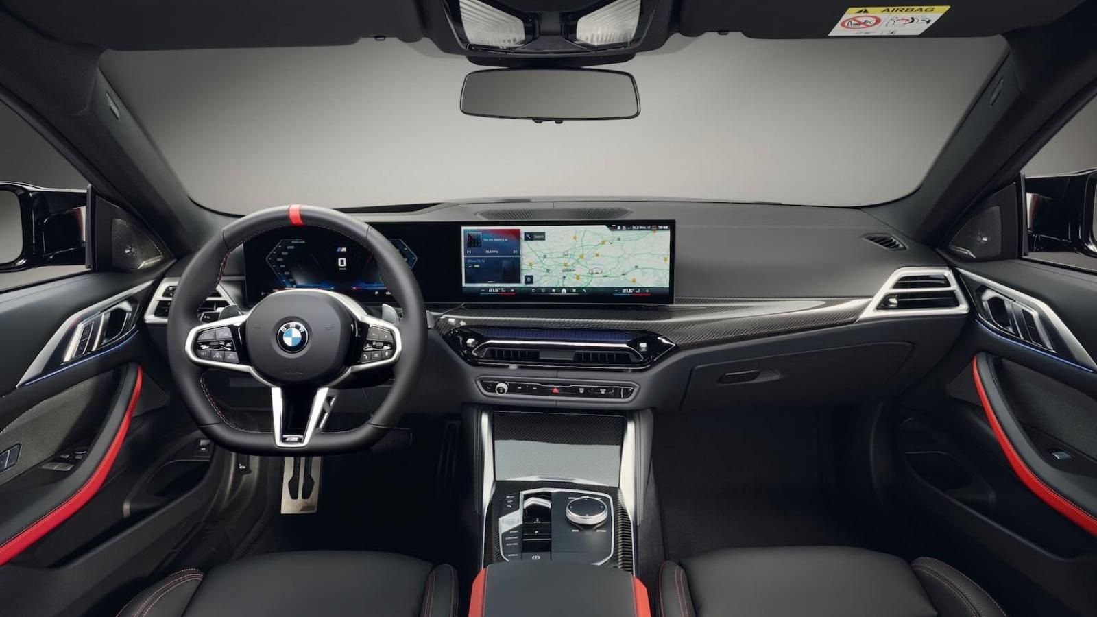 Nuova BMW Serie 4 2024, gli interni
