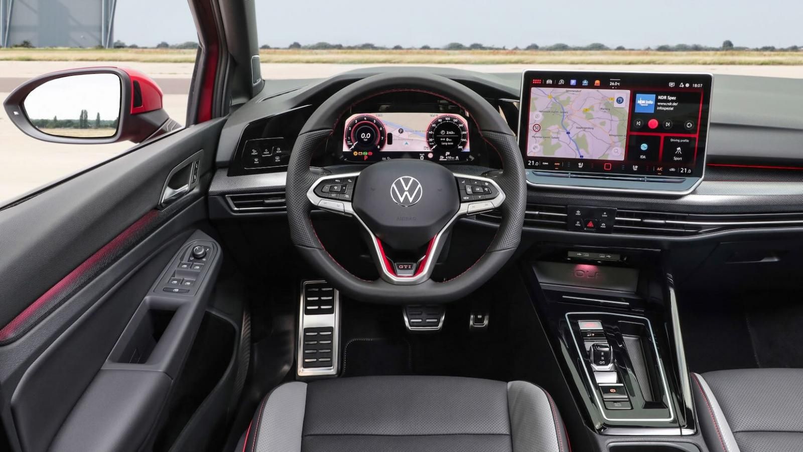 Nuova VW Golf GTI 2024, gli interni