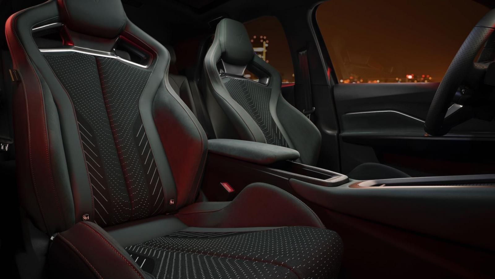 Nuova Cupra Born VZ, i sedili sportivi