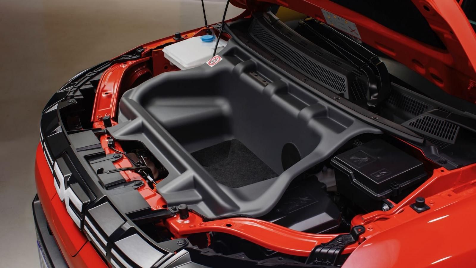 Nuova dacia Spring, vano anteriore