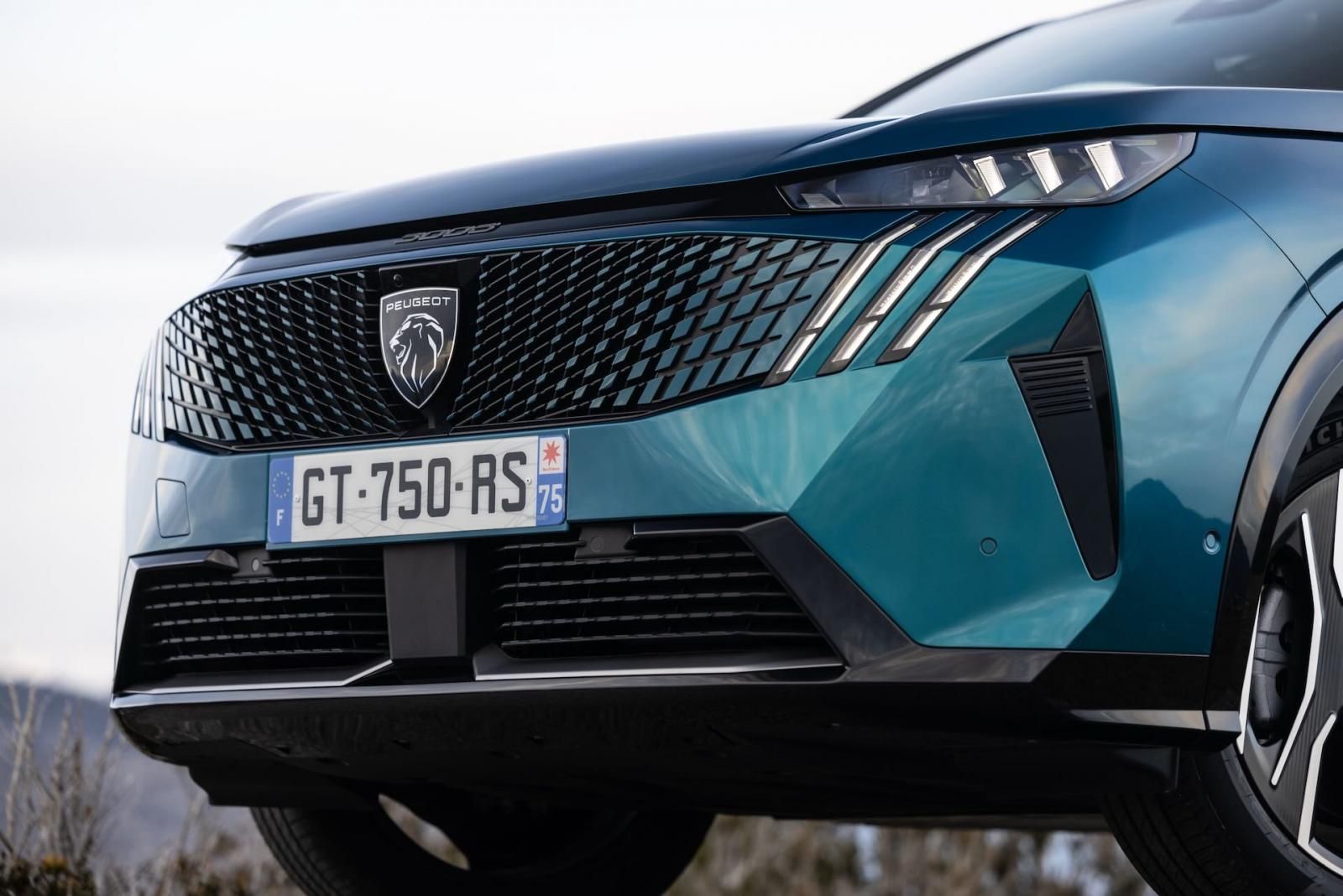 Peugeot e-3008 frontale