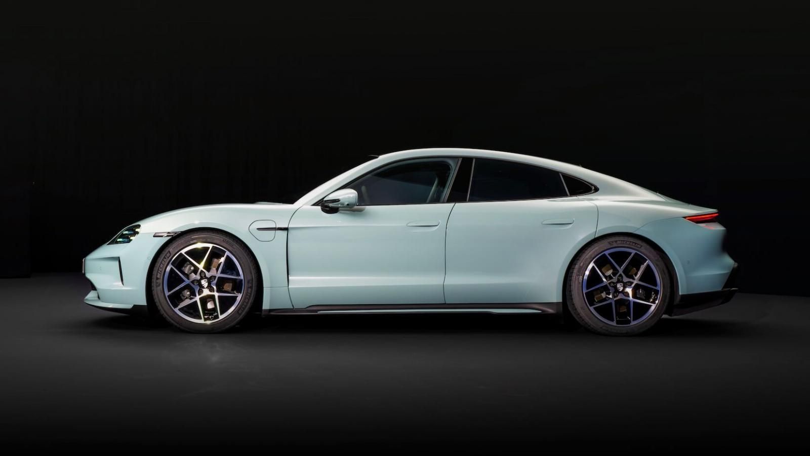 Nuova Porsche Taycan 2024