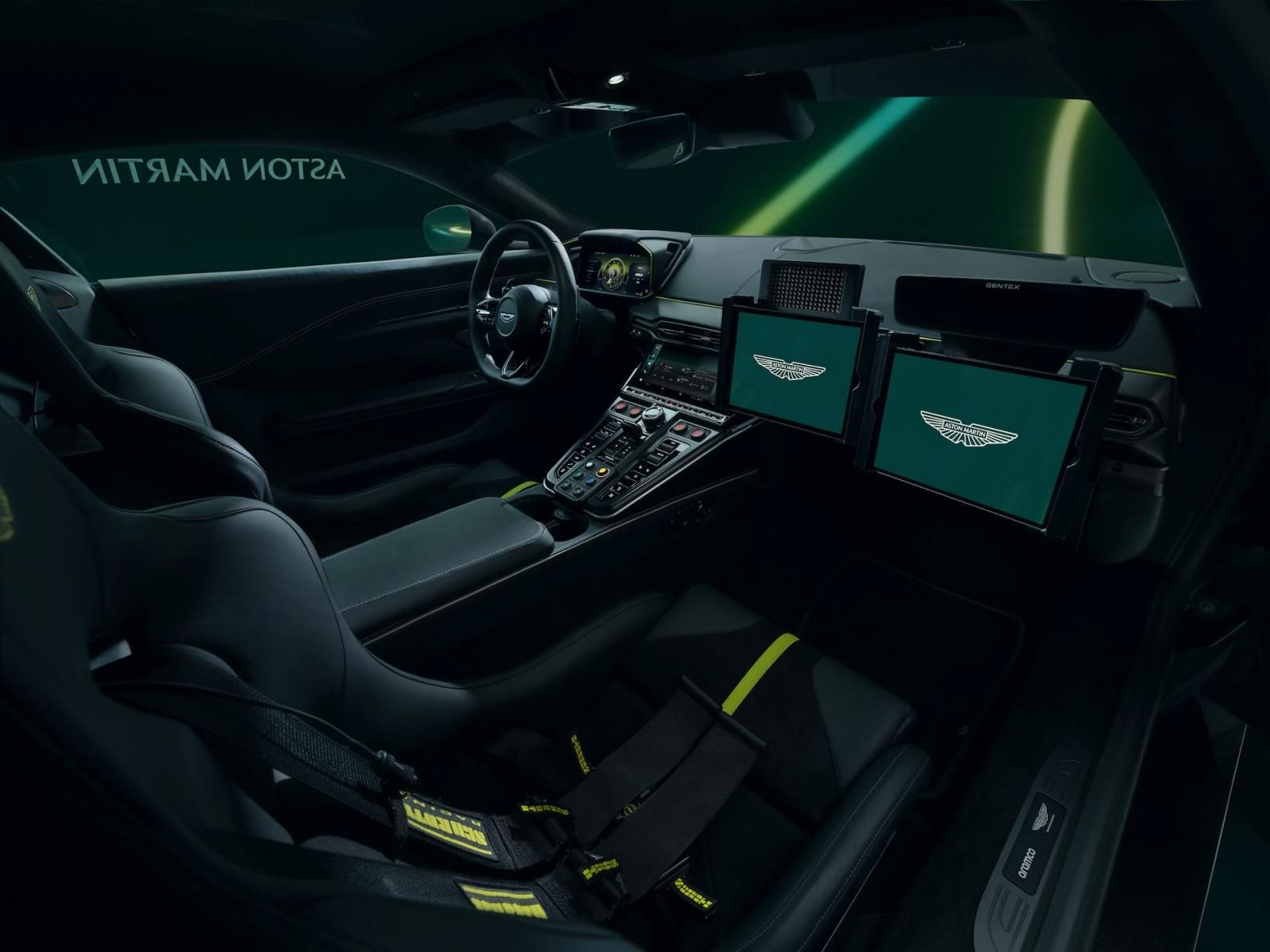 Aston Martin Vantage Safety Car FIA Formula 1 2024 interno