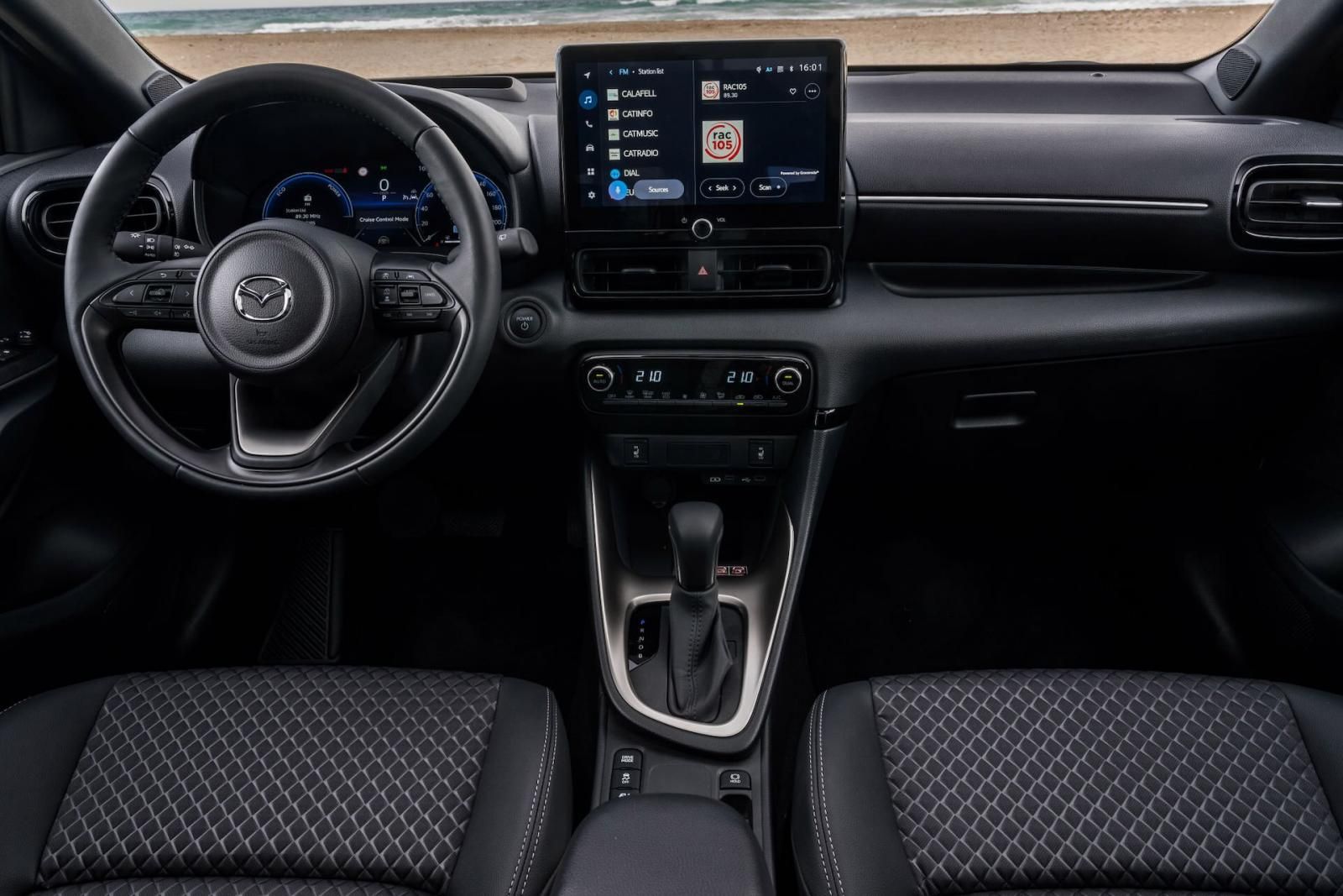 Mazda2 Hybrid 2024 plancia