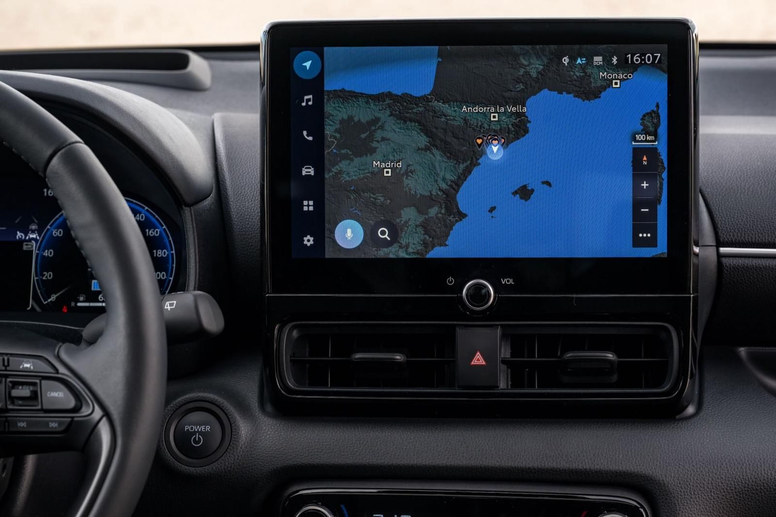 Mazda2 Hybrid 2024 infotainmente homura plus