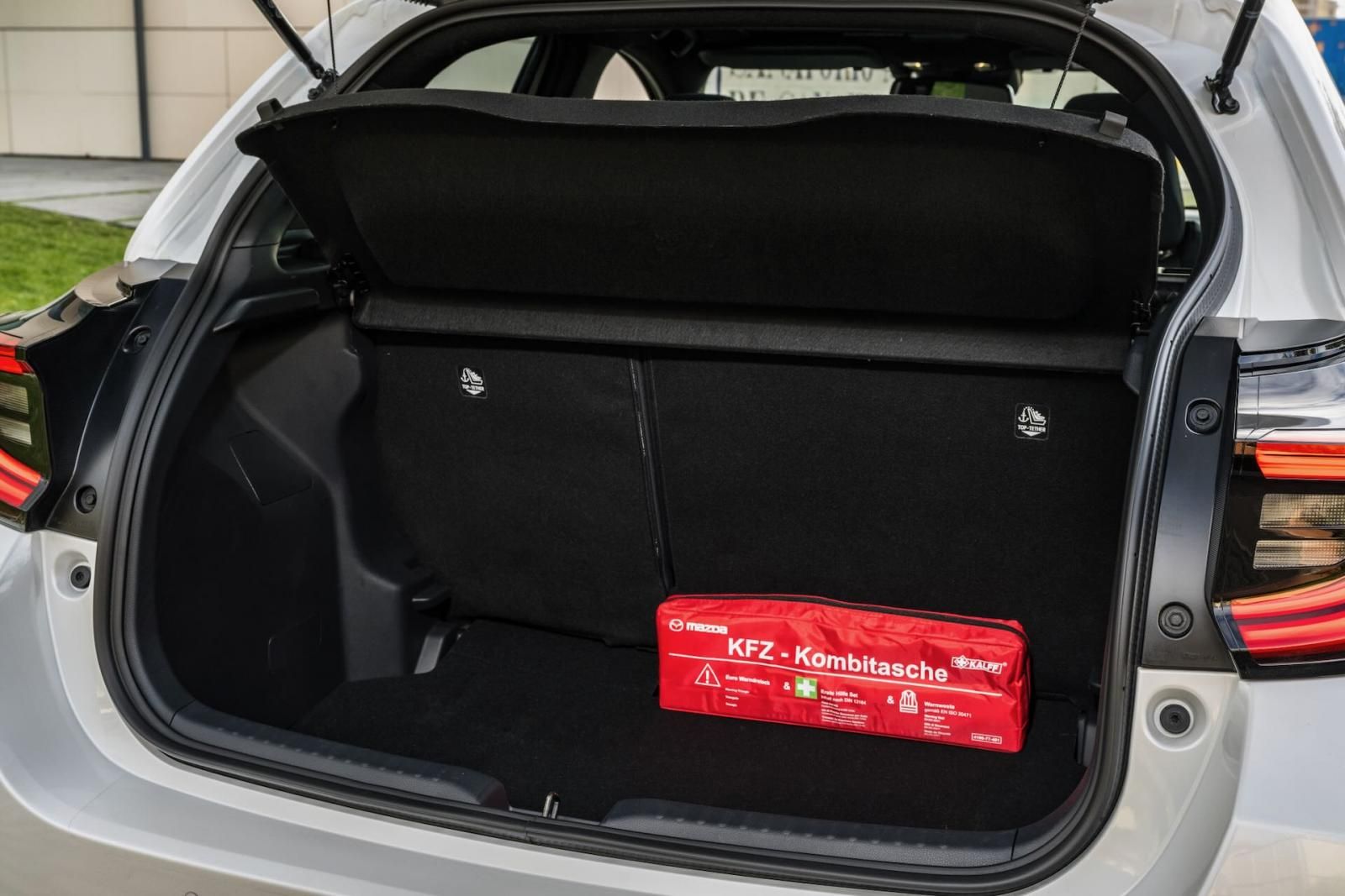 Mazda2 Hybrid 2024 bagagliaio