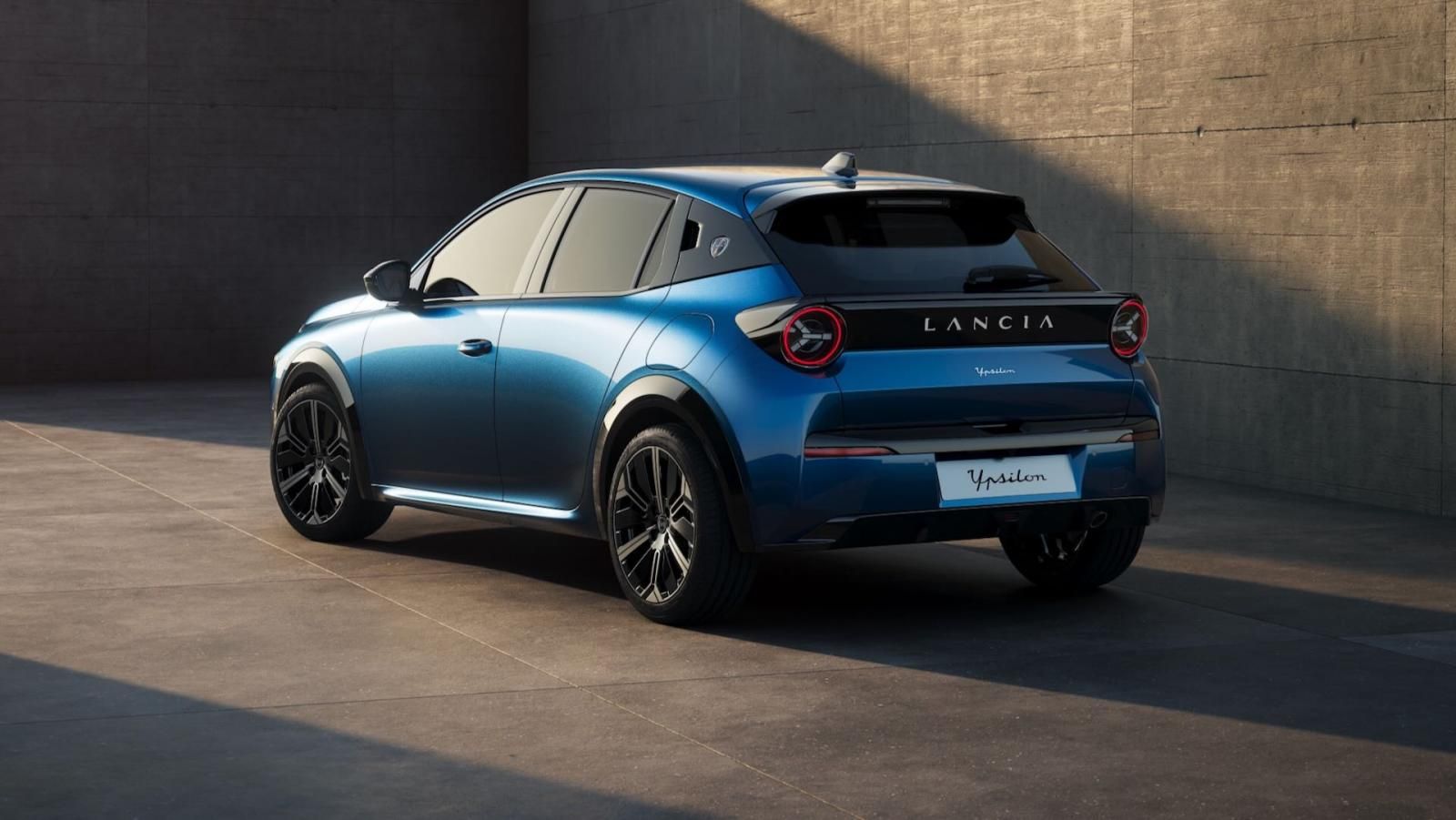 Lancia Ypsilon ibrida MHEV Edizione Limitata Cassina
